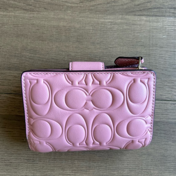 DO NOT BUY: SOLD!! Coach Women’s Medium Corner Zip Wallet in Pink - Picture 5 of 9